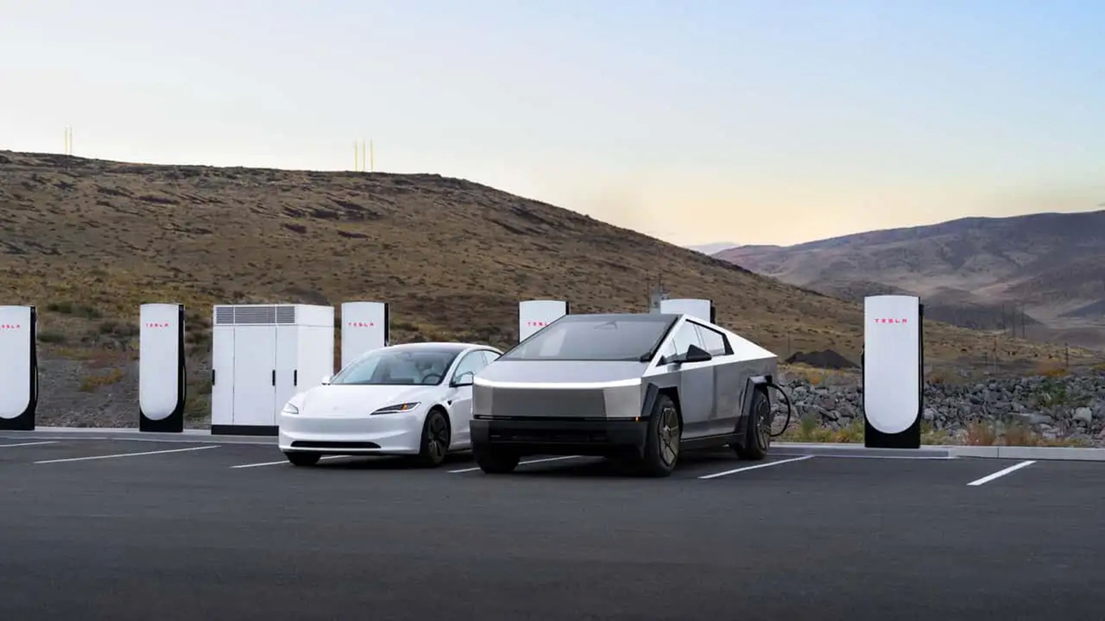 Η Tesla ενεργοποίησε τους νέους φορτιστές V4 500 kW  
